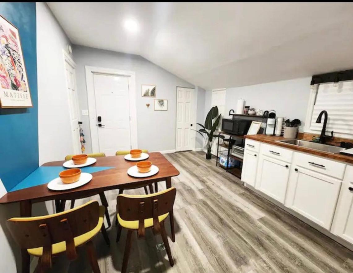 Attic Retreat 5 Minutes From Westside Market Cleveland Buitenkant foto